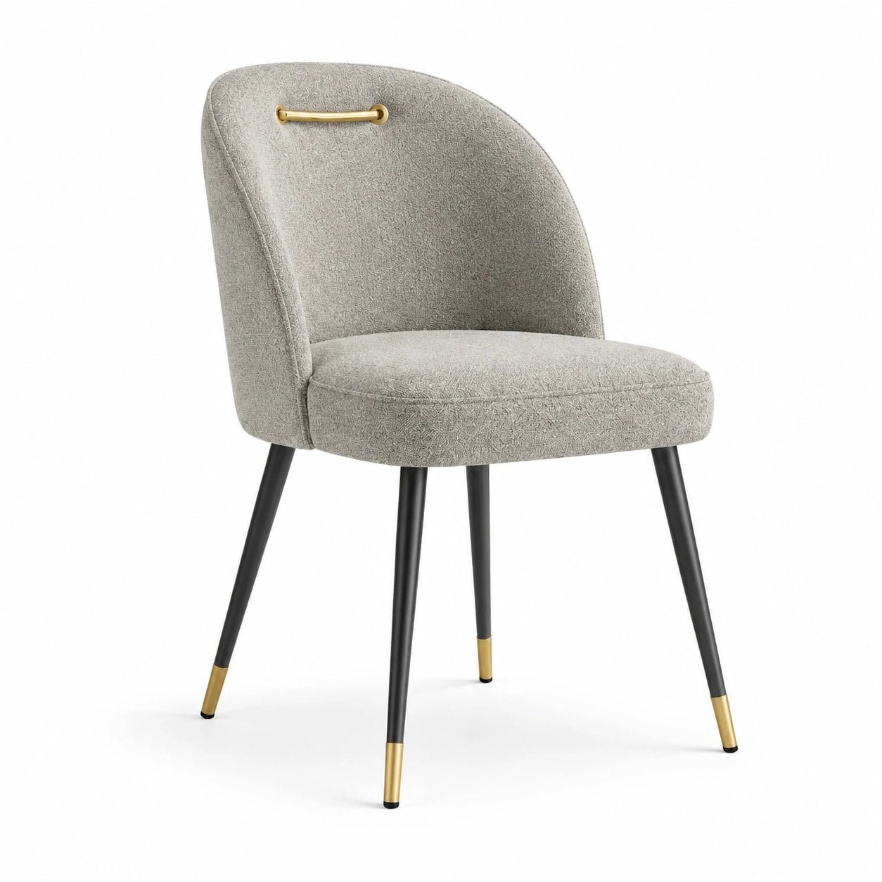 Chaise en tissu gris avec pieds en métal et détails dorés